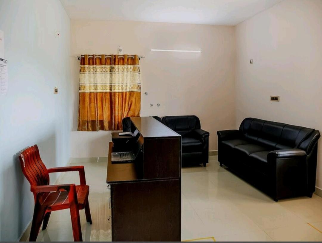 Nandas Grand Nellore Buitenkant foto